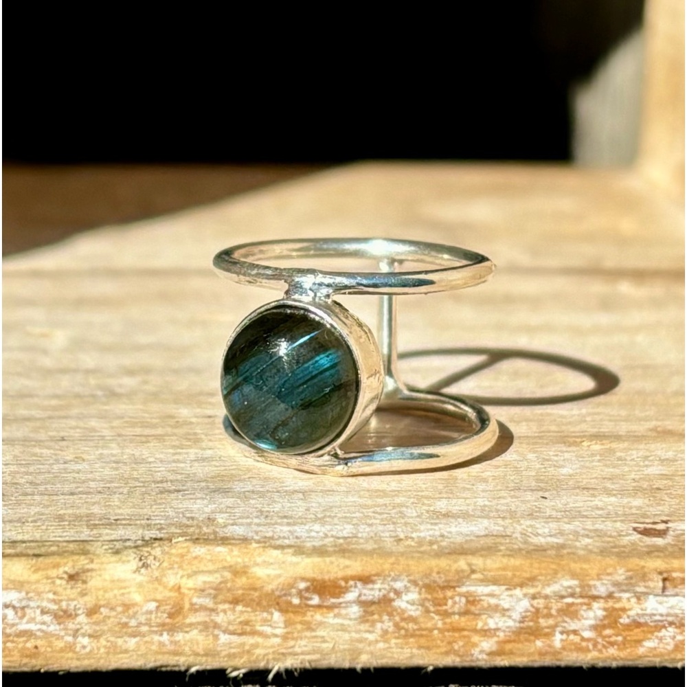 Labradorite Ring - Picture 9 of 15